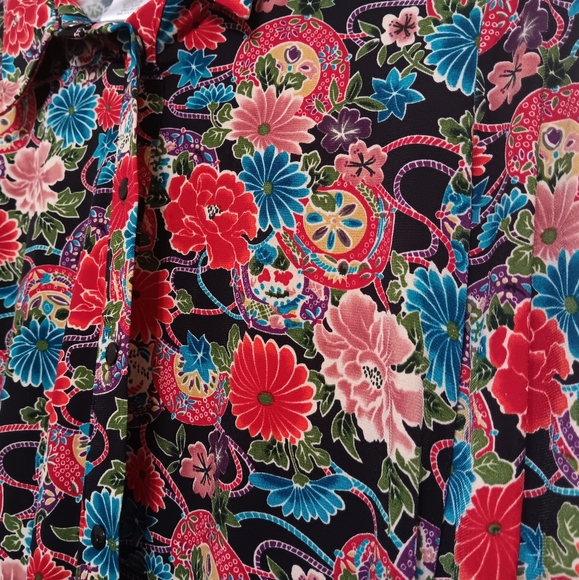 BCBGMaxazria Black Red Blue Floral Stretch Knit Button Front Blouse Top - Picture 2 of 4